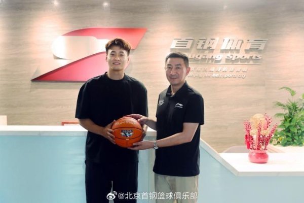 真牛所 杨毅辟谣:周琦北京租房住没平层豪宅 赵睿转会费没1.6亿那么夸张